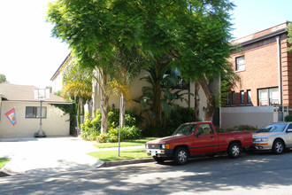 121 S Belmont St in Glendale, CA - Building Photo - Building Photo