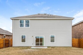 551 London Dr in Lavon, TX - Foto de edificio - Building Photo