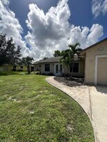 1686 SE Trumpet Ln in Port St. Lucie, FL - Building Photo