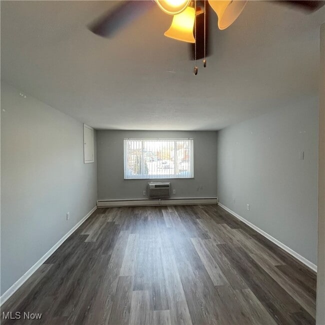 20365 Lorain Rd in Fairview Park, OH - Building Photo - Building Photo