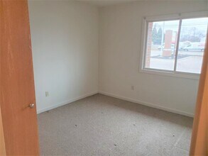 19180 Allen Rd, Unit 1 in Melvindale, MI - Building Photo - Building Photo