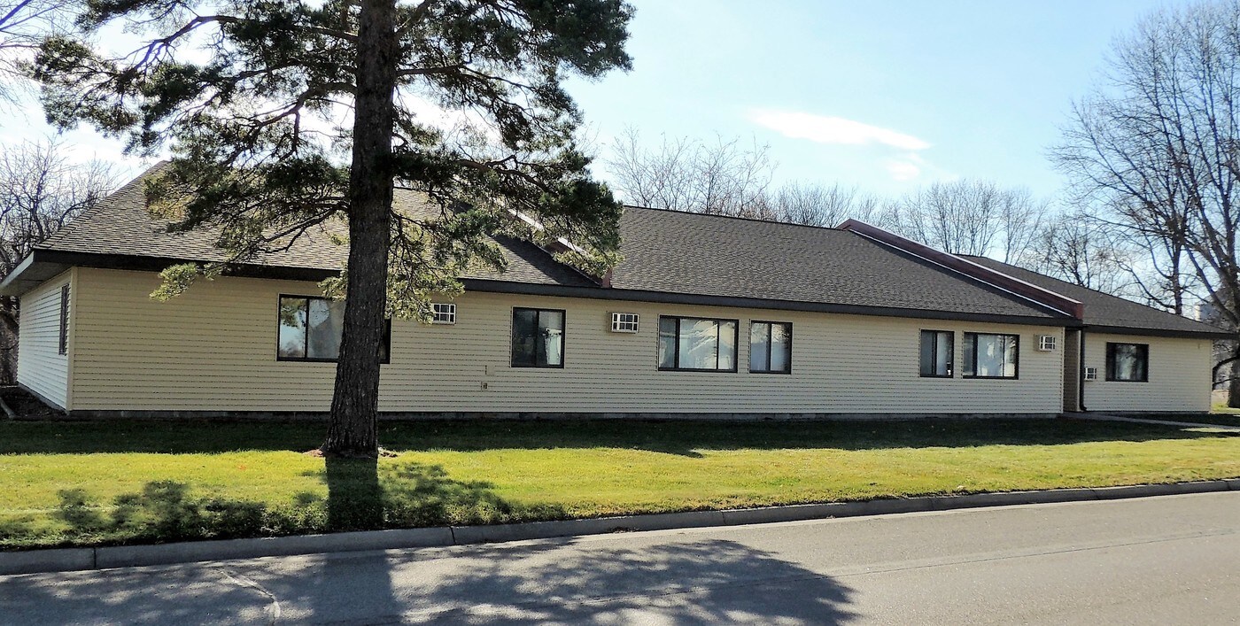 Cyrus Garden on Main in Cyrus, MN - Building Photo