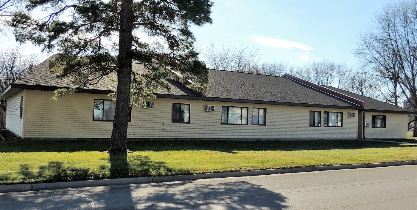 Cyrus Garden on Main in Cyrus, MN - Foto de edificio