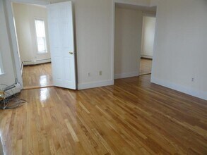 34 Bond St, Unit 2B in Somerville, MA - Building Photo - Building Photo