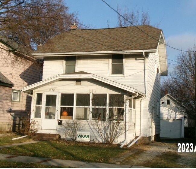 property at 1228 W Barnes Ave