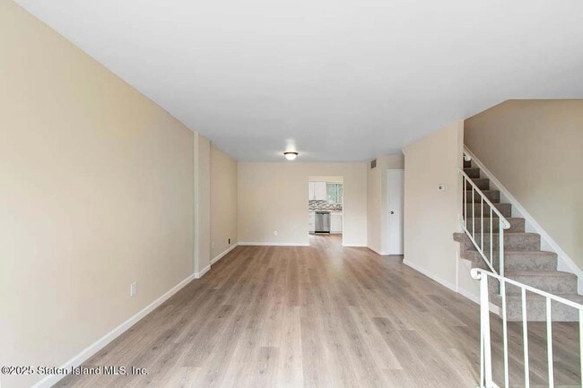 1630 Forest Hill Rd, Unit 1 in Staten Island, NY - Building Photo - Building Photo