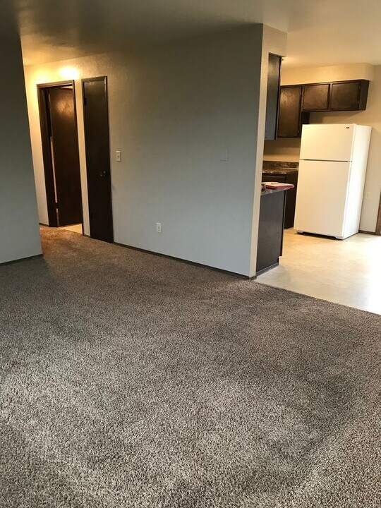130-132 E Home Ave in Selah, WA - Building Photo
