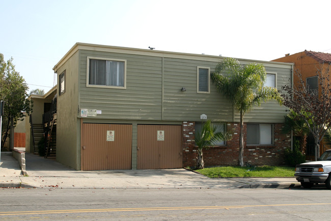 1424 Obispo Ave in Long Beach, CA - Foto de edificio - Building Photo