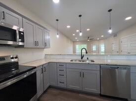 143 Carver St in Brevard, NC - Building Photo