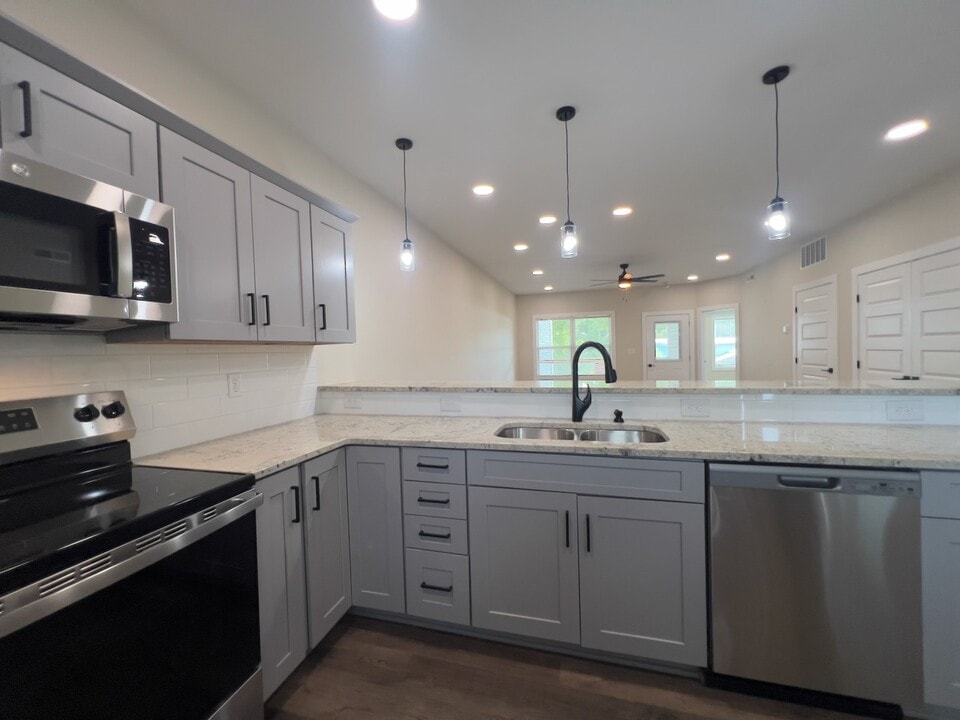 143 Carver St in Brevard, NC - Building Photo