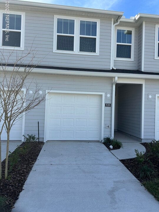 535 Holly Lks Dr in Orange Park, FL - Building Photo