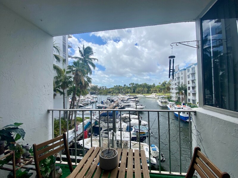 1700 NW N River Dr in Miami, FL - Building Photo