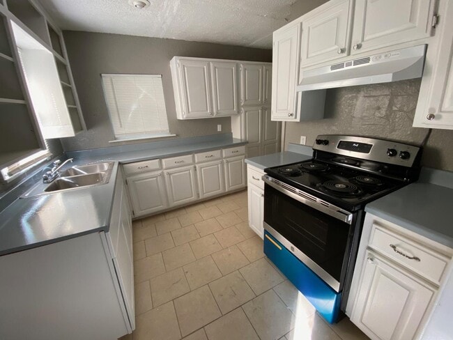 210 W Jacobs Dr in Midwest City, OK - Building Photo - Building Photo