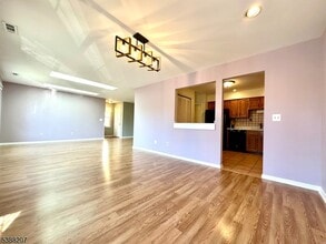 184 Milkweed Ct in Three Bridges, NJ - Building Photo - Building Photo