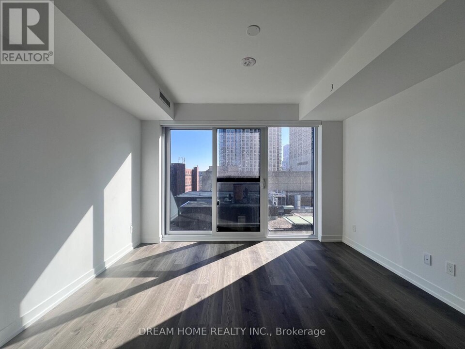 771-1771 Yonge St in Toronto, ON - Building Photo
