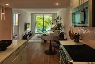 Ascent at Metropolitan Naples in Naples, FL - Foto de edificio - Building Photo