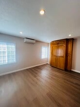 12542 Menlo Ave in Hawthorne, CA - Foto de edificio - Building Photo