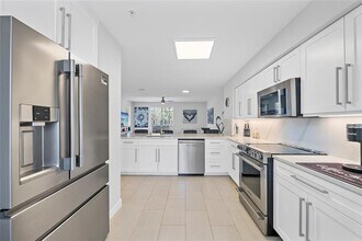 240 NE 2nd St in Delray Beach, FL - Building Photo - Building Photo