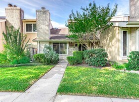 11609 Village Pl Dr in Houston, TX - Building Photo