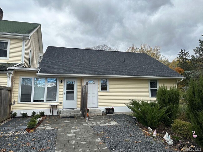 430 NY-32 in Woodbury, NY - Building Photo - Building Photo