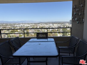 4337 Marina City Dr in Marina Del Rey, CA - Building Photo - Building Photo