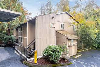 Westwood Apartments in Portland, OR - Foto de edificio - Building Photo