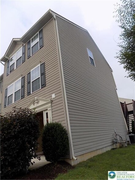 1145 Sparrow Way in Breinigsville, PA - Building Photo - Building Photo