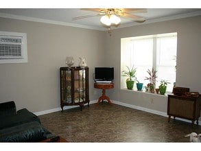 207 S Church St in Dayton, TX - Building Photo - Building Photo