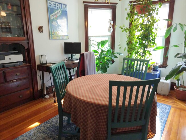 7 Barton St, Unit 1 in Somerville, MA - Foto de edificio - Building Photo