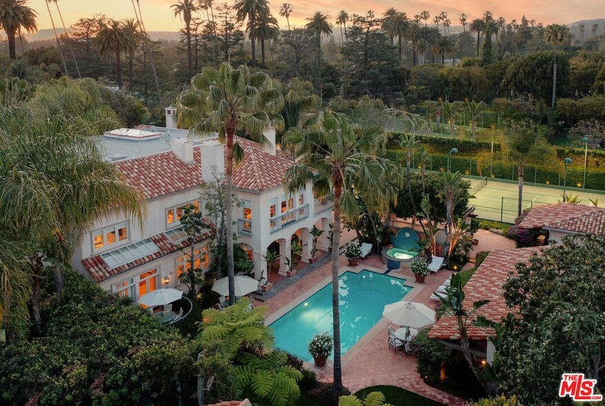 812 N Bedford Dr, Unit 35309 in Beverly Hills, CA - Building Photo