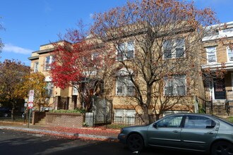 529 Lamont St NW in Washington, DC - Building Photo - Building Photo