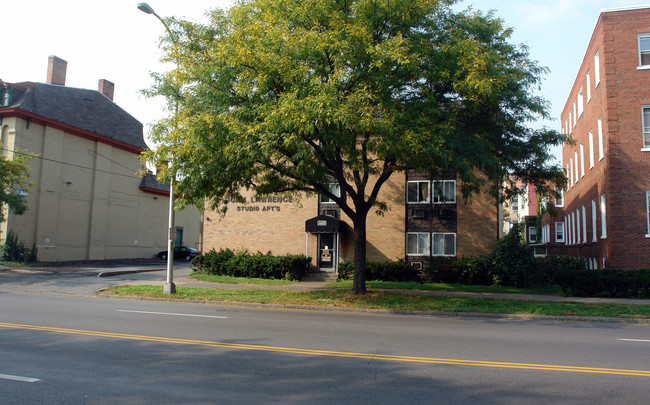 469 James St in Syracuse, NY - Foto de edificio - Building Photo