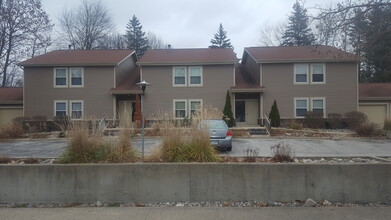 5012 Russell St, Unit 5014 Russell #2 in Midland, MI - Foto de edificio - Building Photo