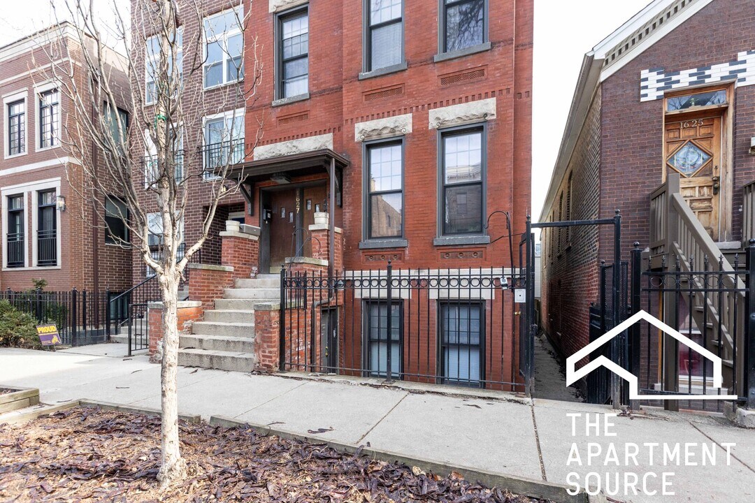 1627 N Winchester Ave in Chicago, IL - Building Photo