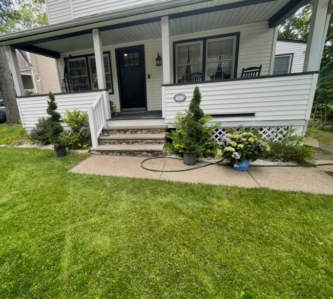 933 Lafayette Ave Ext