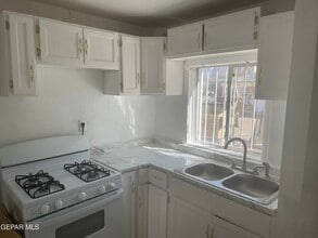 1026 Myrtle Ave in El Paso, TX - Building Photo - Building Photo