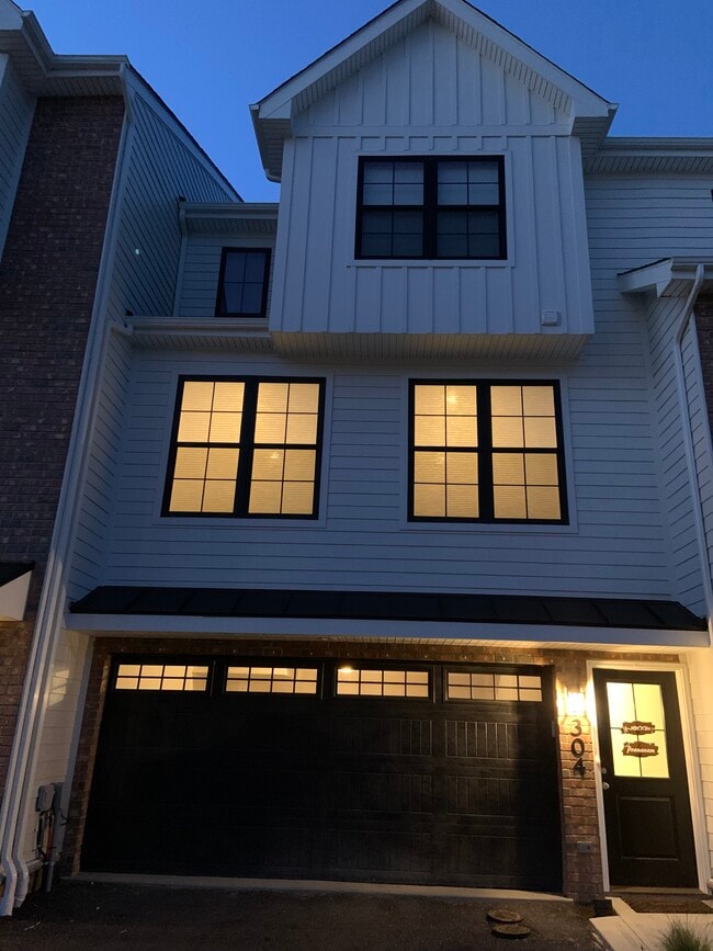 304 Thurgood Dr in Warrendale, PA - Building Photo - Building Photo