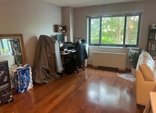 1300 S Arlington Ridge Rd, Unit 103 in Arlington, VA - Foto de edificio - Building Photo