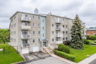 14625 De Pierrefonds Boul in Pierrefonds, QC - Building Photo