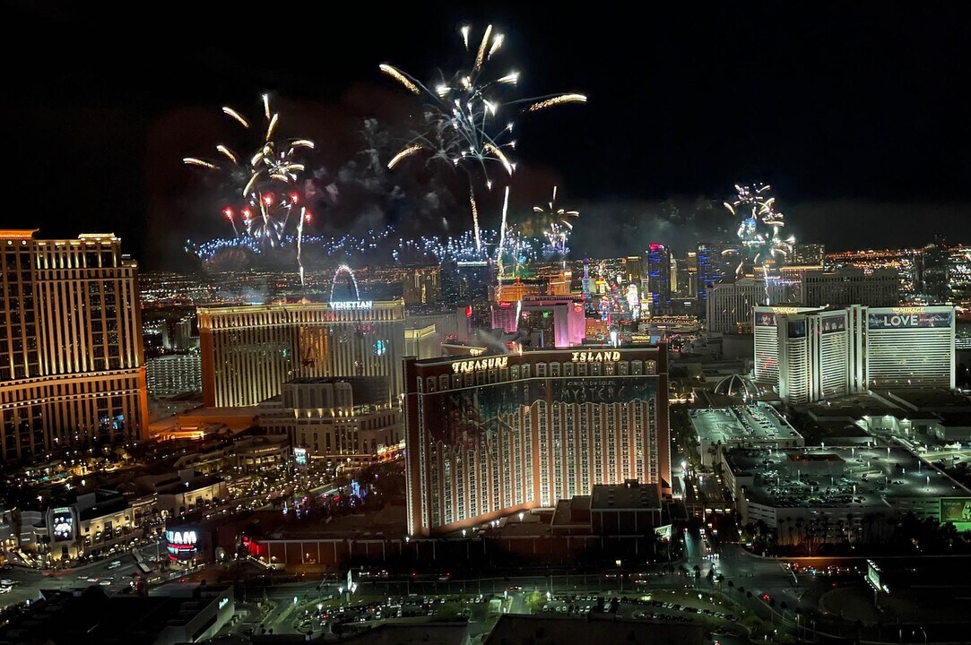 2000 N Fashion Show Dr, Unit 5904 in Las Vegas, NV - Foto de edificio
