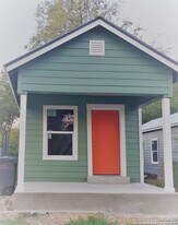 1714 salinas in San Antonio, TX - Building Photo