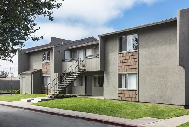 Boronda Manor in Salinas, CA - Foto de edificio - Building Photo