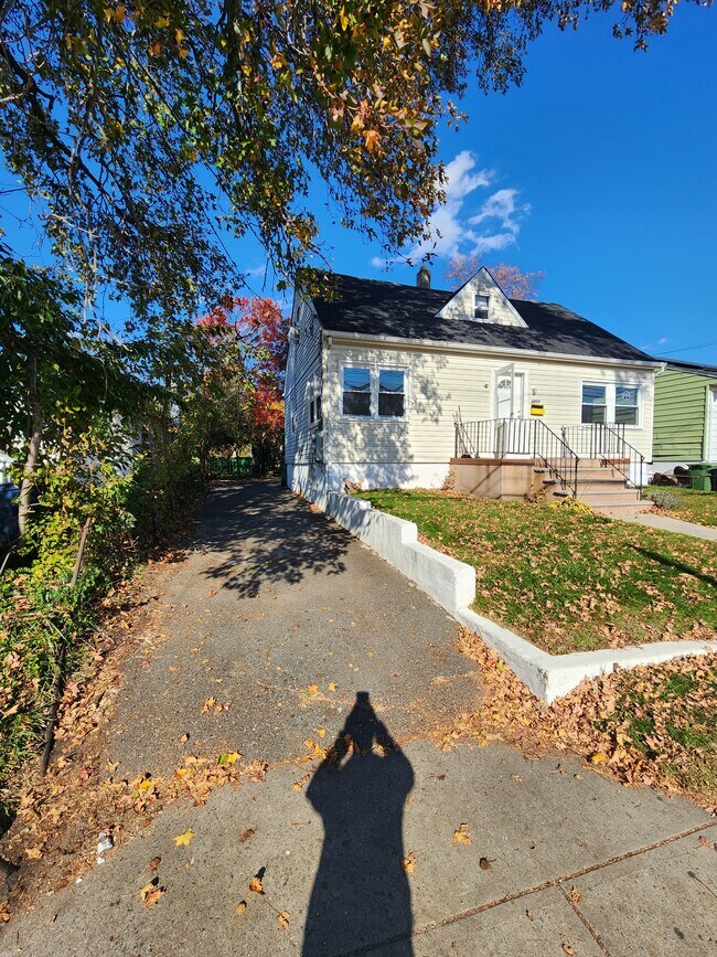 1711 Heck Ave in Neptune, NJ - Foto de edificio - Building Photo