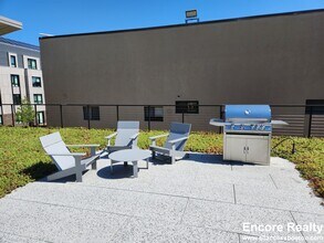 55 Brighton Ave, Unit 55-214 in Boston, MA - Foto de edificio - Building Photo