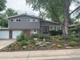 2874 S Willow Ct, Unit Upper Level Duplex in Denver, CO - Building Photo