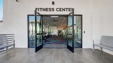 Pavilions on Central Apartments in Phoenix, AZ - Foto de edificio - Building Photo