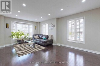 54 Decourcy-Ireland Cir in Ajax, ON - Building Photo - Building Photo