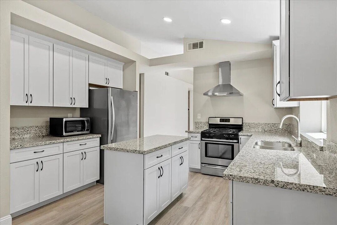 7261 Harbor Way in Granite Bay, CA - Building Photo