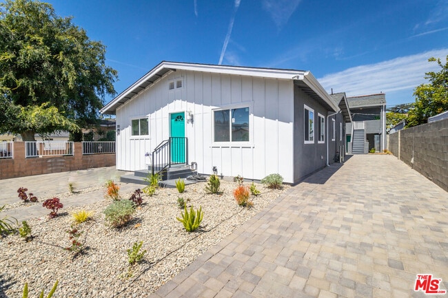 property at 2115 S Longwood Ave