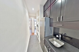 424 W 51st St in New York, NY - Building Photo - Building Photo
